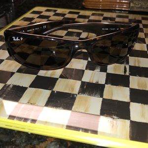 Ray bans polorized men’s or women’s unisex